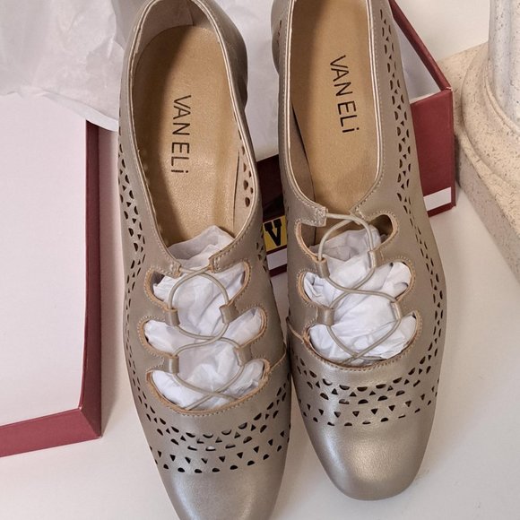 Vaneli Shoes - Vaneli Opal Pearl Oxford Leather Flats Size 6.5 NIB
